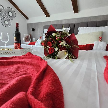 Ana Apartment Gracac  Bagian luar foto