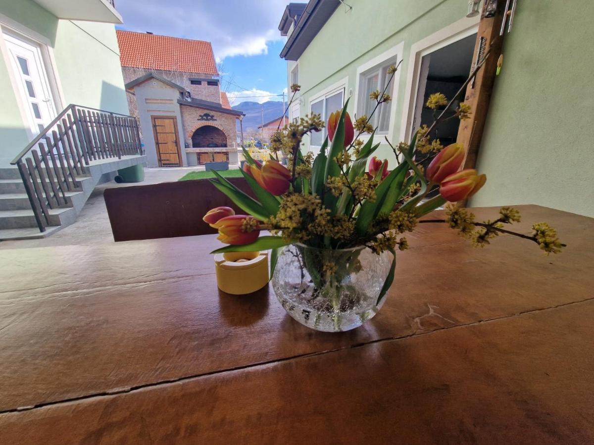 Ana Apartment Gracac  Bagian luar foto