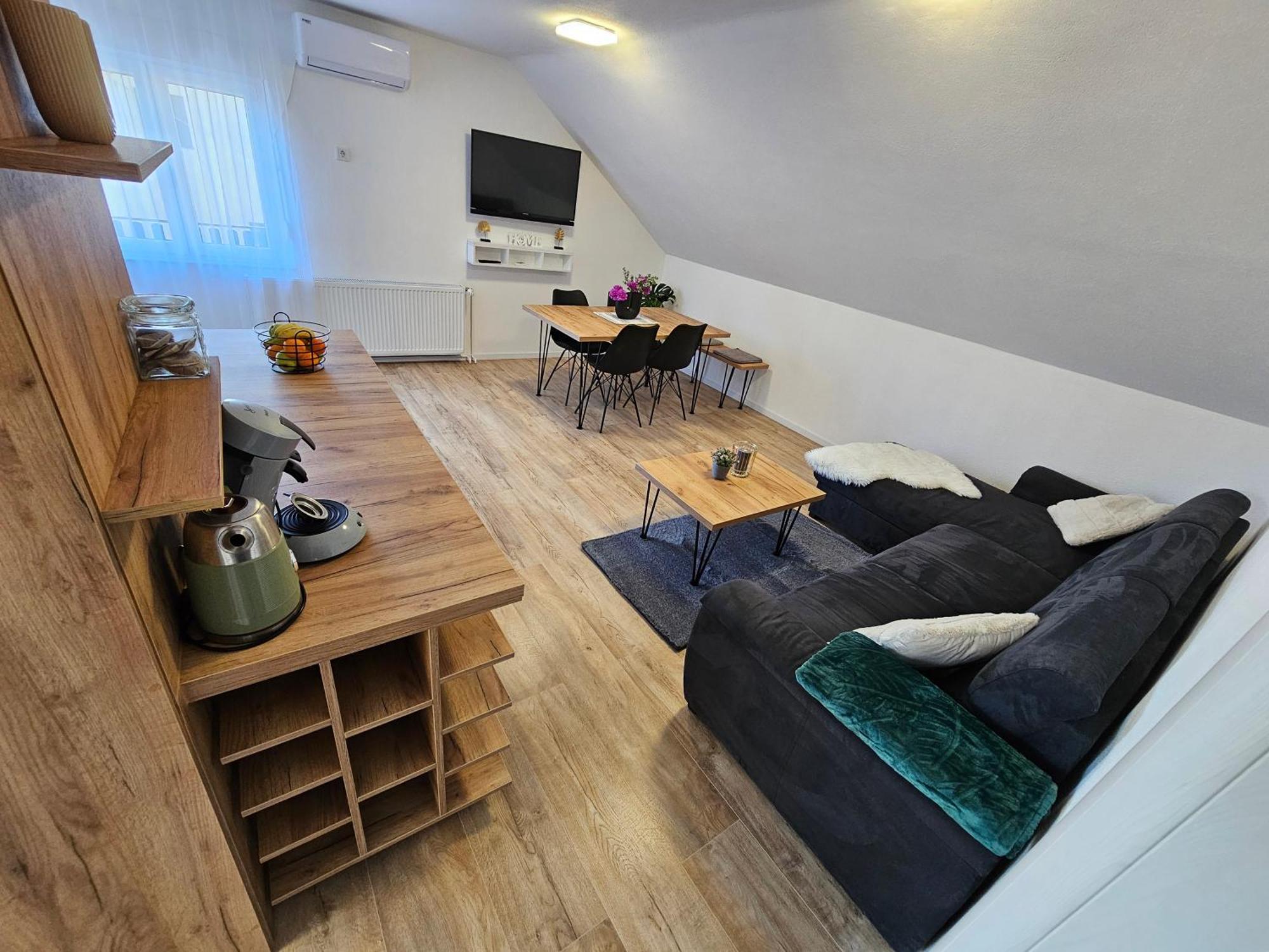Ana Apartment Gracac  Bagian luar foto