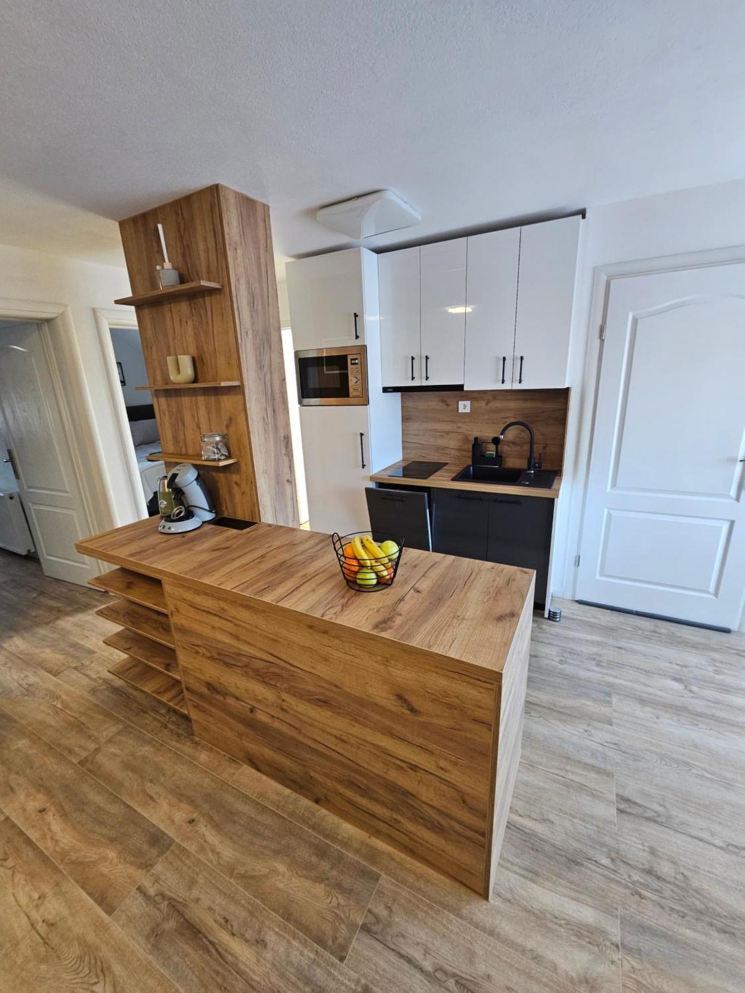 Ana Apartment Gracac  Bagian luar foto
