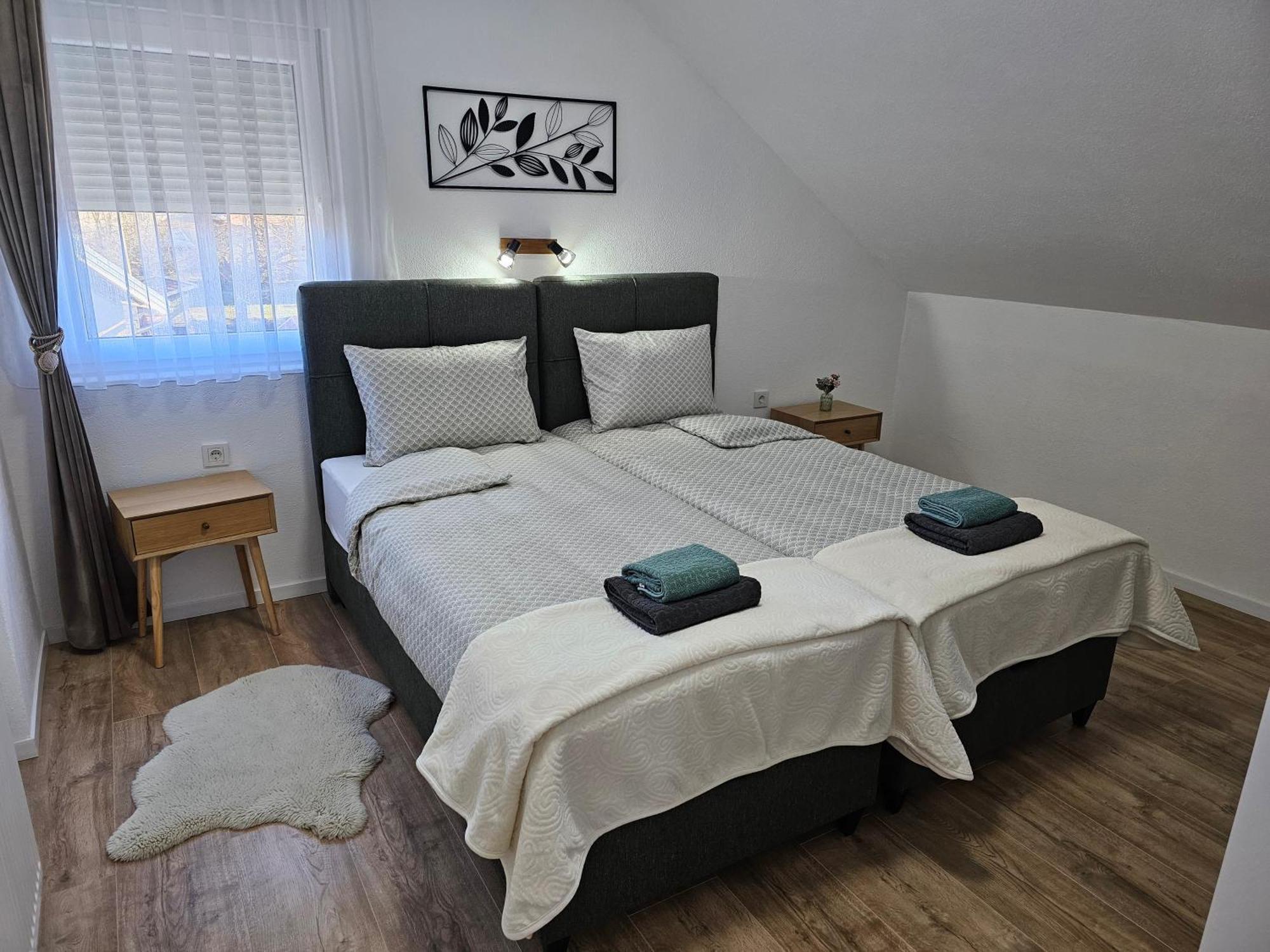 Ana Apartment Gracac  Bagian luar foto