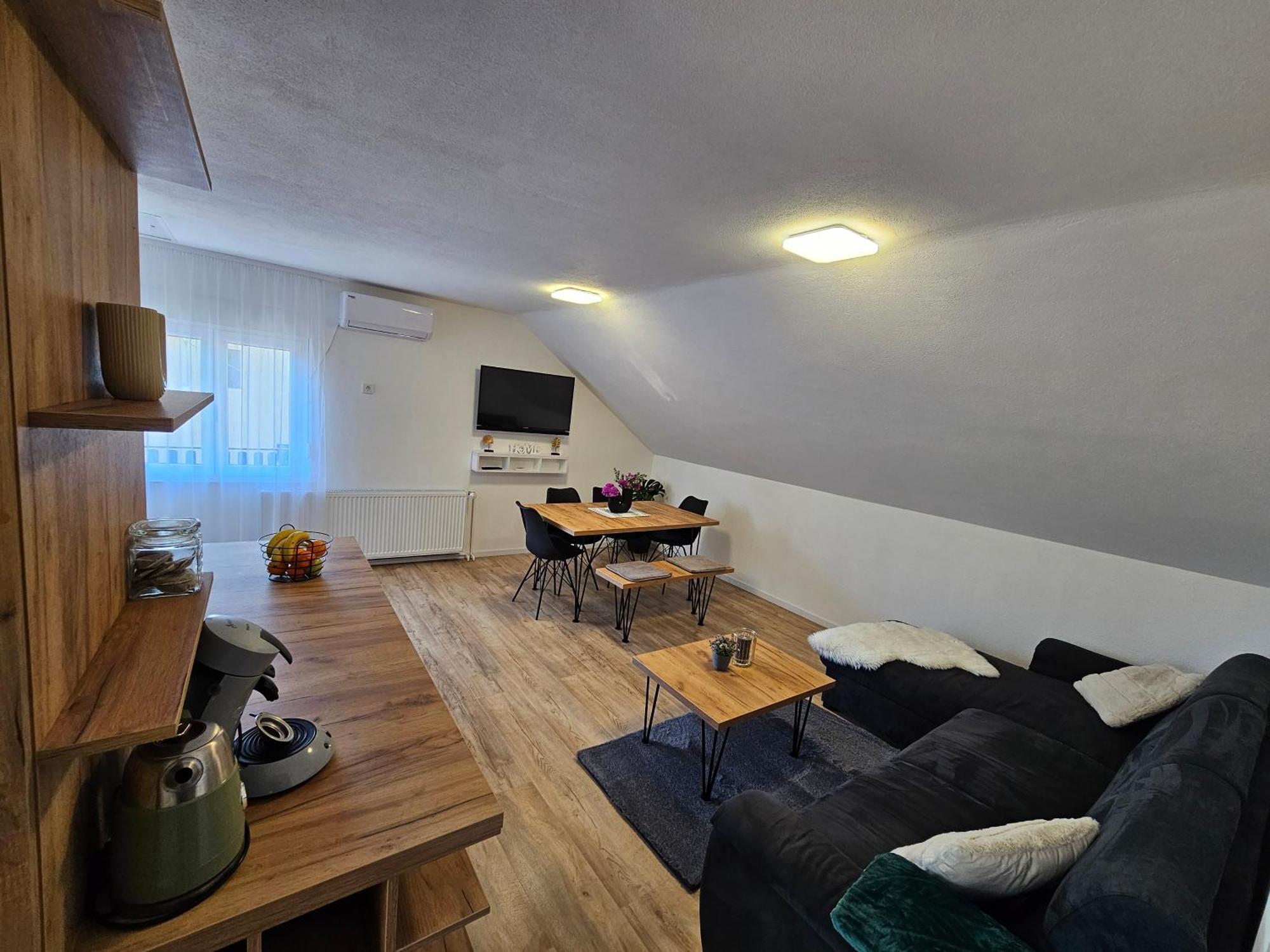 Ana Apartment Gracac  Bagian luar foto