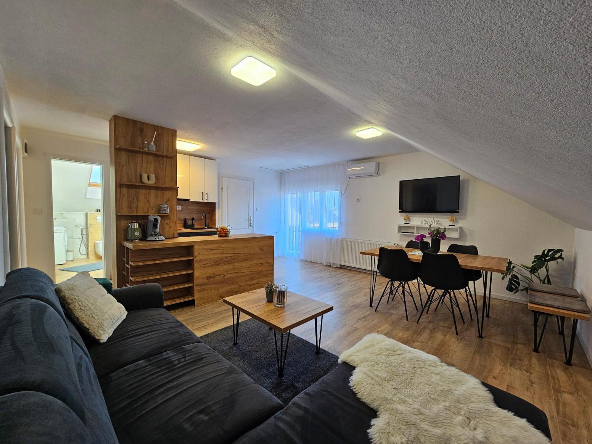 Ana Apartment Gracac  Bagian luar foto