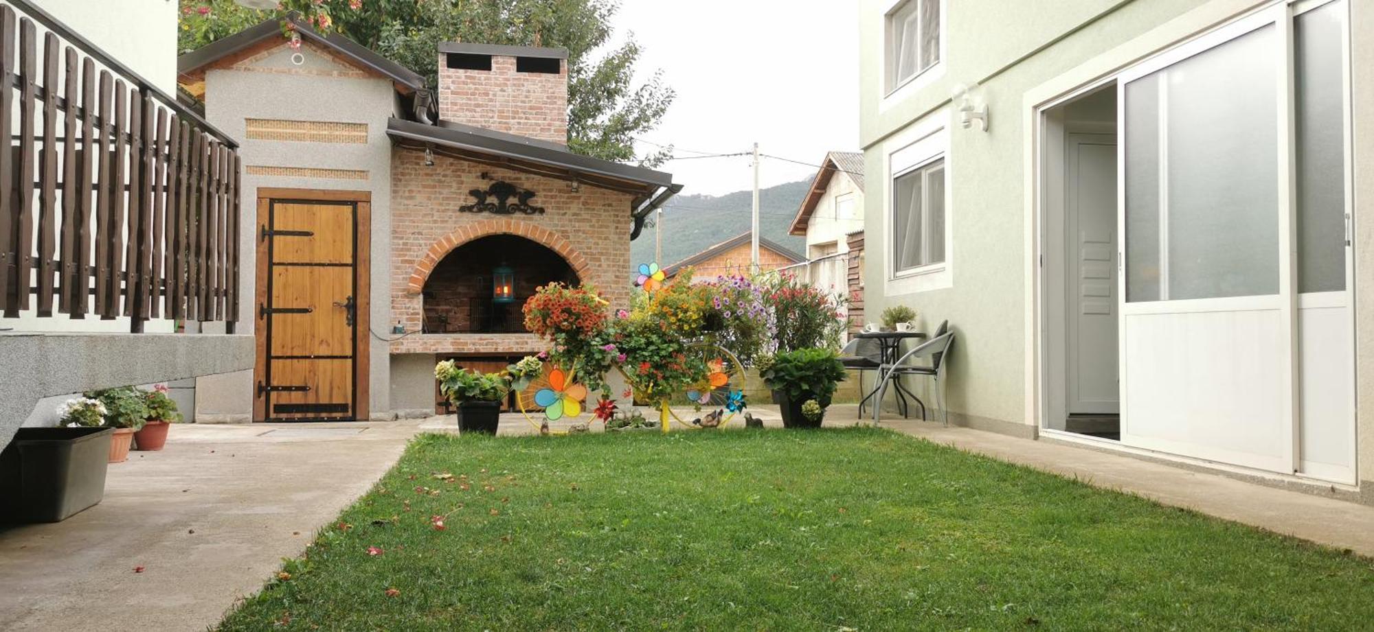 Ana Apartment Gracac  Bagian luar foto