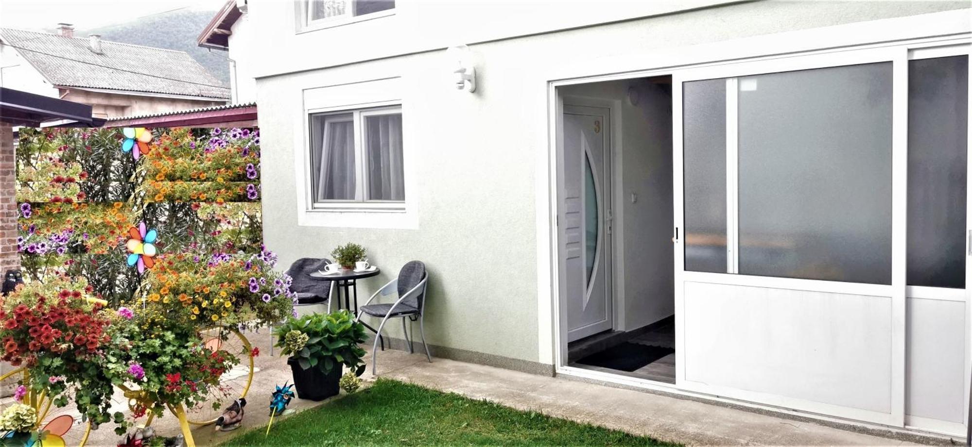 Ana Apartment Gracac  Bagian luar foto