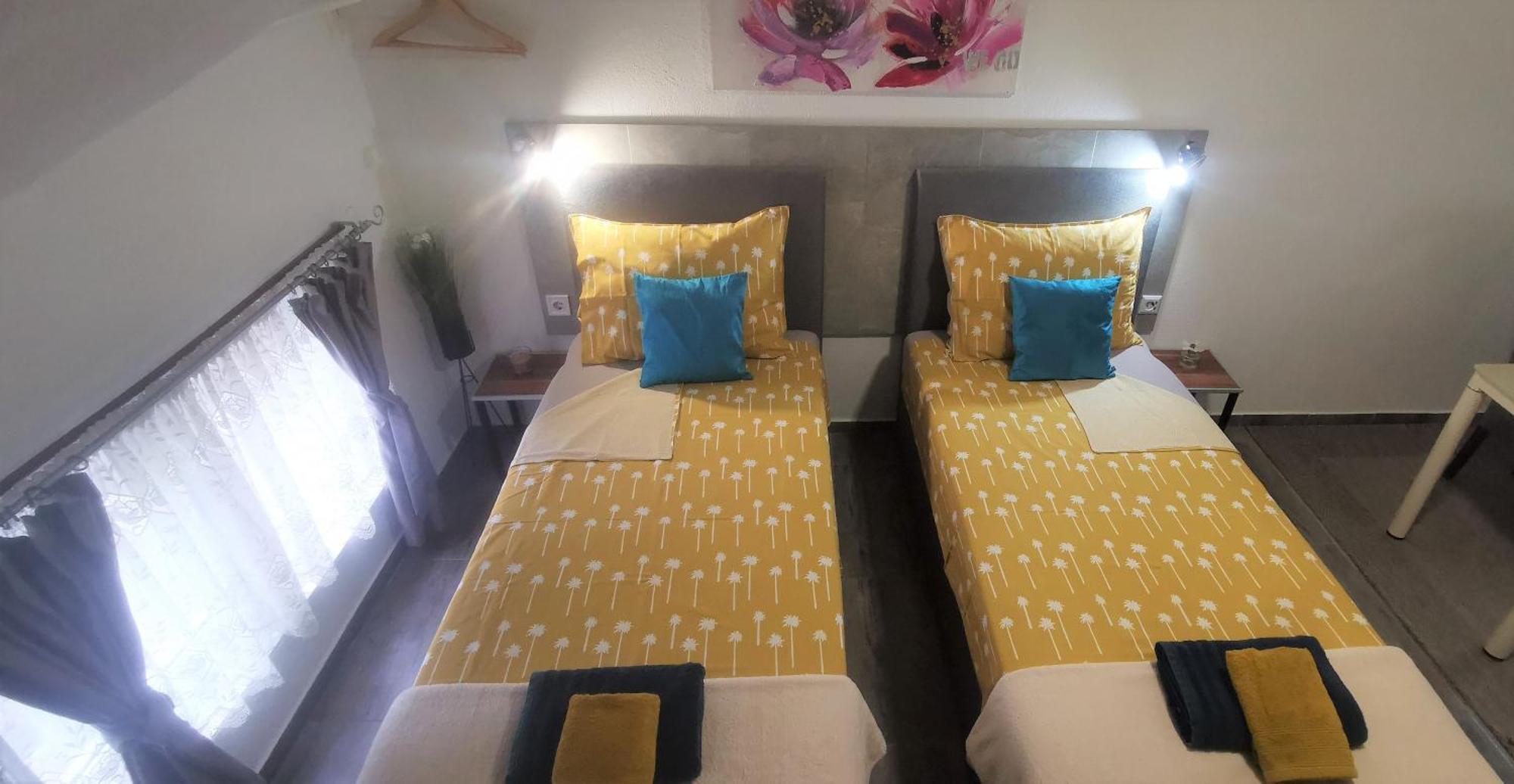 Ana Apartment Gracac  Bagian luar foto