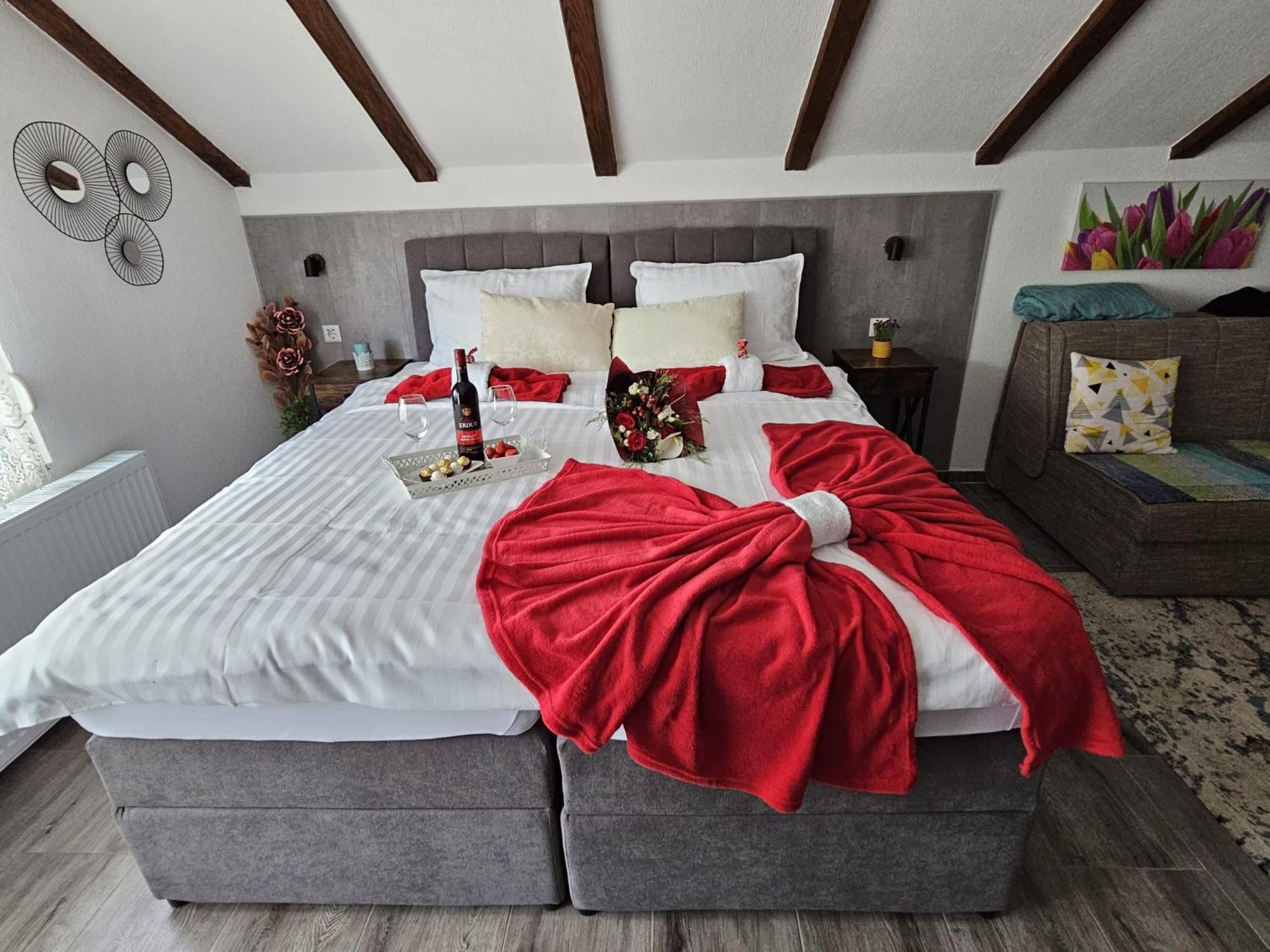 Ana Apartment Gracac  Bagian luar foto